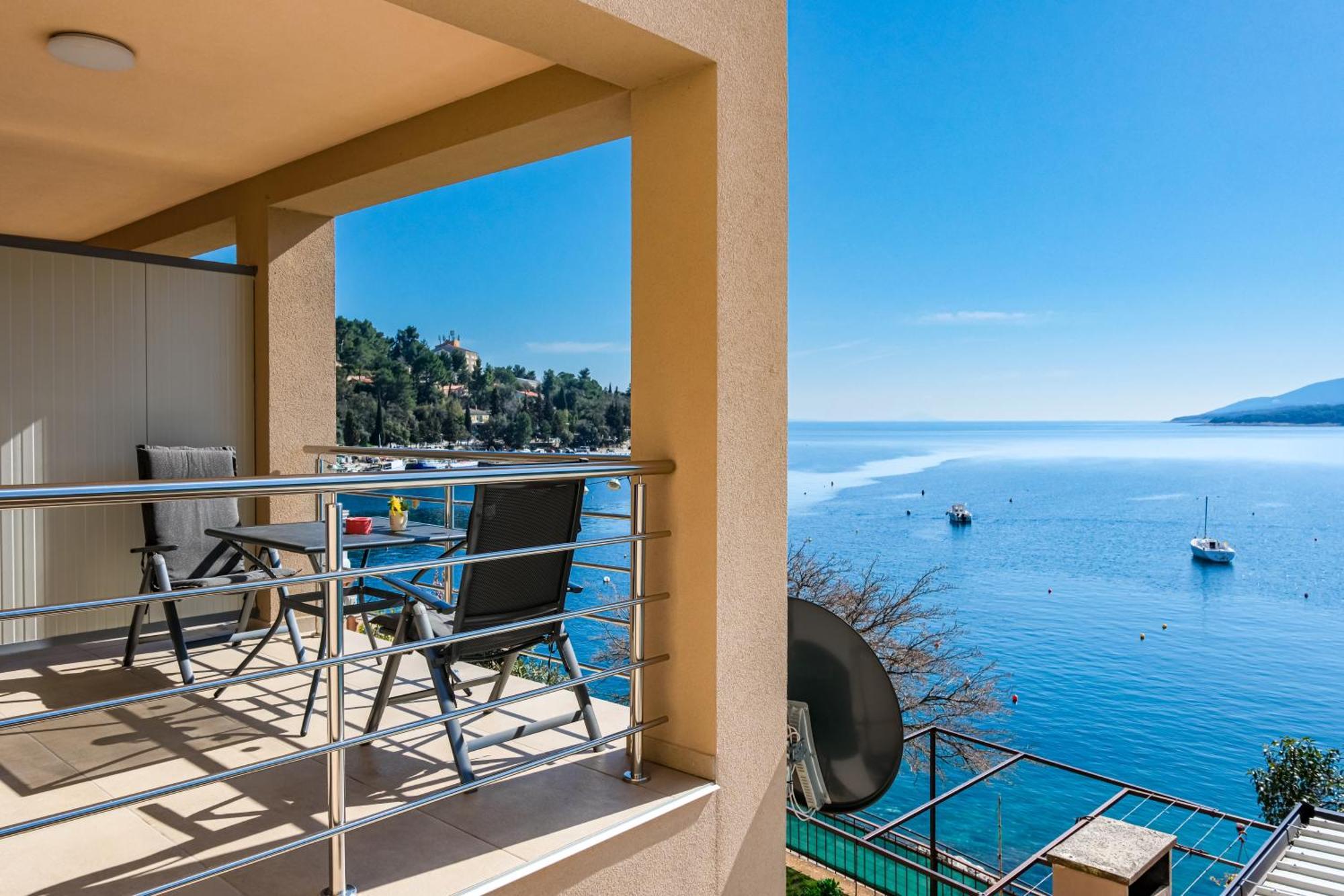 Studio Apartment Above Promenade W Terrace & Parking Rabac Εξωτερικό φωτογραφία