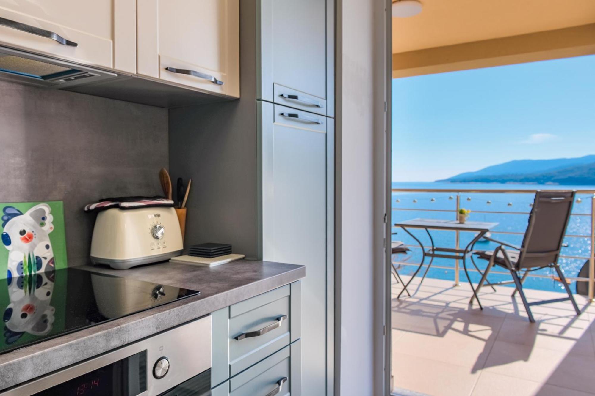 Studio Apartment Above Promenade W Terrace & Parking Rabac Εξωτερικό φωτογραφία